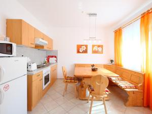 Kuchyňa alebo kuchynka v ubytovaní Apartment Amarillo 1 by Interhome