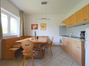 A kitchen or kitchenette at Apartment Amarillo 2 by Interhome
