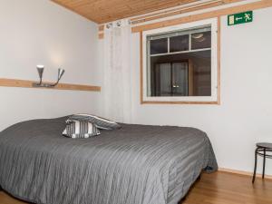 a bedroom with a bed and a window at Holiday Home Ylläs-eeli green house c2 by Interhome in Ylläsjärvi