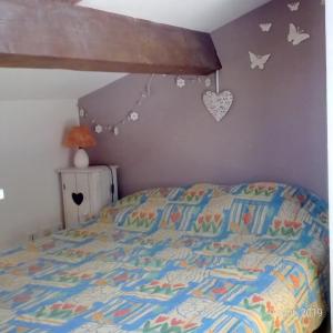 Un pat sau paturi într-o cameră la les Hauts du Lac
