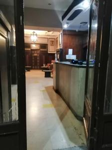widok na kuchnię i salon w obiekcie Hotel NEW HOTEL w Kairze