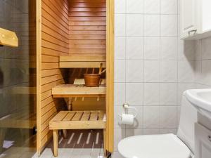 Et badeværelse på Holiday Home Moonlight 111 by Interhome