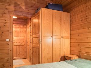 a bedroom with wooden cabinets and a bed in a cabin at Holiday Home Lomaylläs h109 -pistopolku 1 a by Interhome in Ylläsjärvi