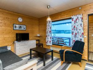 TV a/nebo společenská místnost v ubytování Holiday Home Lepikko by Interhome + 9 fotografií