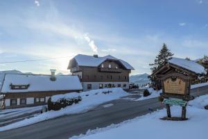 Pension Bauernhof Baumgartner Stanahof during the winter