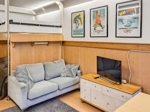 Istumisnurk majutusasutuses Holiday Home Rinnetähti by Interhome