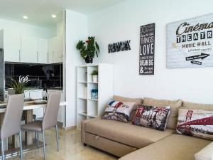 Kuchnia lub aneks kuchenny w obiekcie Apartment Castillo de Santa Clara-2 by Interhome