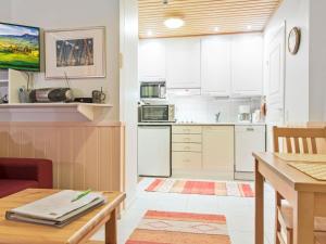 Kuchyň nebo kuchyňský kout v ubytování Holiday Home Yllästar 1 as 211 by Interhome