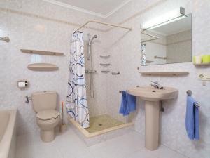 A bathroom at Holiday Home Pedro by Interhome