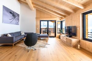 TV a/nebo společenská místnost v ubytování Chalet Allgäublick