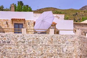 Imagen de la galería de Maria's cozy stonehouse, en Kerames