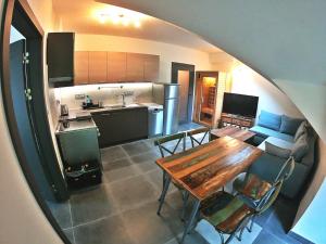 Kuchyňa alebo kuchynka v ubytovaní The Mountain Loft Klinovec - with infrasauna