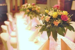 a table with a bouquet of flowers on it at Ranczo Annabella in Przybiernów