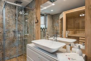 Koupelna v ubytování Ostoja Zaskalskie Apartament RUBIN 52 m2
