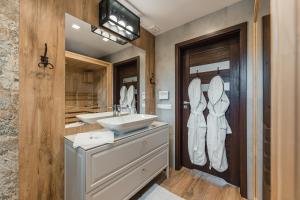 Koupelna v ubytování Ostoja Zaskalskie Apartament RUBIN 52 m2