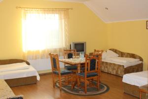 Łóżko lub łóżka w pokoju w obiekcie Hotel Czardasz