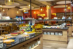 a bakery with a bunch of food on display at SOWELL RESIDENCES Chênes Verts in Saint-Raphaël