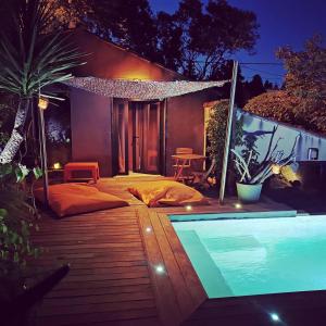 a backyard with a swimming pool and a house at Suite 609 in Nîmes