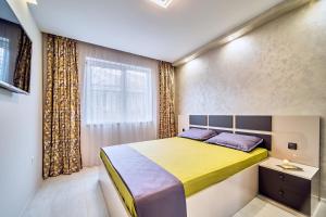 Ένα ή περισσότερα κρεβάτια σε δωμάτιο στο Апартамент S Apart