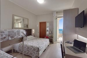 A television and/or entertainment centre at Hotel San Giorgio