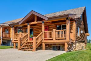 Gallery image of Whispering Pines Cabin with Pool, Lake and Golf Access! in Pine Lake