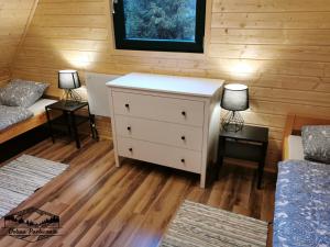 Llit o llits en una habitació de Domki Wisła Dolina Partecznik