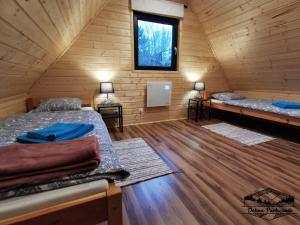 Llit o llits en una habitació de Domki Wisła Dolina Partecznik