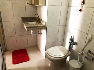 a small bathroom with a toilet and a sink at Apto perto das praias do Flamengo e do Botafogo in Rio de Janeiro