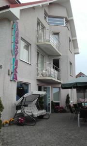 a building with a bench in front of it at Pensjonat Landrynka in Darlowko