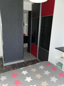 Postel nebo postele na pokoji v ubytování Chambre d hote avec sa SDB privative