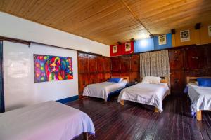 Кровать или кровати в номере Casa Reina hostel