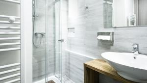A bathroom at B&B Prestigia Rooms Még 37 kép