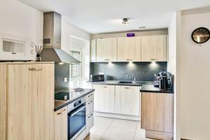 Η κουζίνα ή μικρή κουζίνα στο Maison charmante avec jardin à Stotzheim | Climatisation incluse +12 φωτογραφίες
