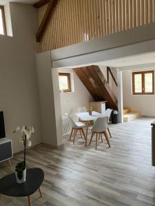 a living room with a dining room table and chairs at L'ECURIE du Château in Lebétain