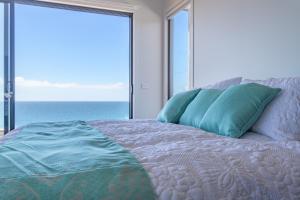The Cove Tasmania客房内的一张或多张床位