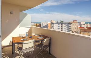Balkoni atau teres di Lovely Apartment In Piles With Wifi +15 gambar