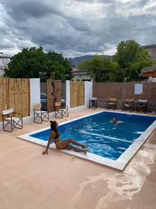 בריכת השחייה שנמצאת ב-Cafayate los toneles או באזור