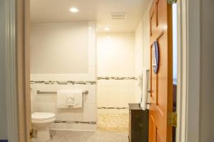 Ванна кімната в 90 San Luis Street Unit A