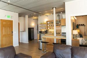 Billede fra billedgalleriet på 90 San Luis Street Unit B i Avila Beach + 8 billeder