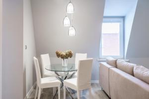 Posedenie v ubytovaní Nowoczesny apartament Gliwice - 200 metrów od rynku