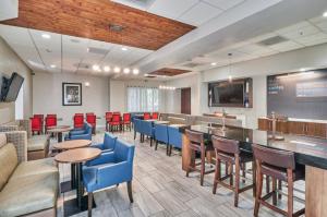 Gallery image of Holiday Inn Express Hotel & Suites Clearwater US 19 North, an IHG Hotel in Clearwater