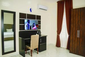 Sjónvarps- og/eða afþreyingartæki á Ocean Park Hotel,Lekki phase 1