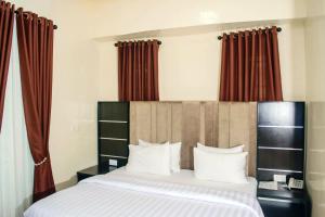 Postel nebo postele na pokoji v ubytování Ocean Park Hotel,Lekki phase 1