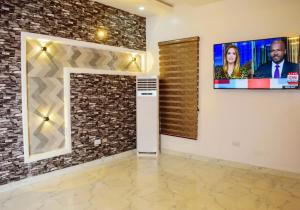 Sjónvarps- og/eða afþreyingartæki á Ocean Park Hotel,Lekki phase 1