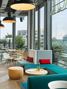 Posezení v ubytování 25hours Hotel Bikini Berlin