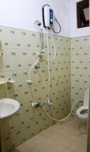 Et badeværelse på Thidasa Holiday Resort