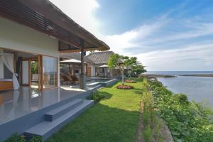 a house with a view of the water at Manik Segara Villas in Tegallengah