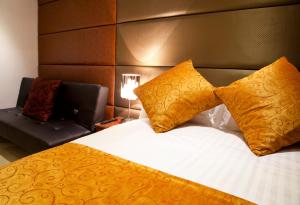 Tempat tidur dalam kamar di City Inn Russell Square