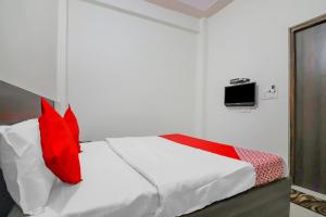 TV a/nebo společenská místnost v ubytování Rajlakshmi Guest House
