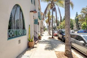 Gallery image of Visit the Beach from a Historic Downtown Apartment - NRP21-00092 in Long Beach